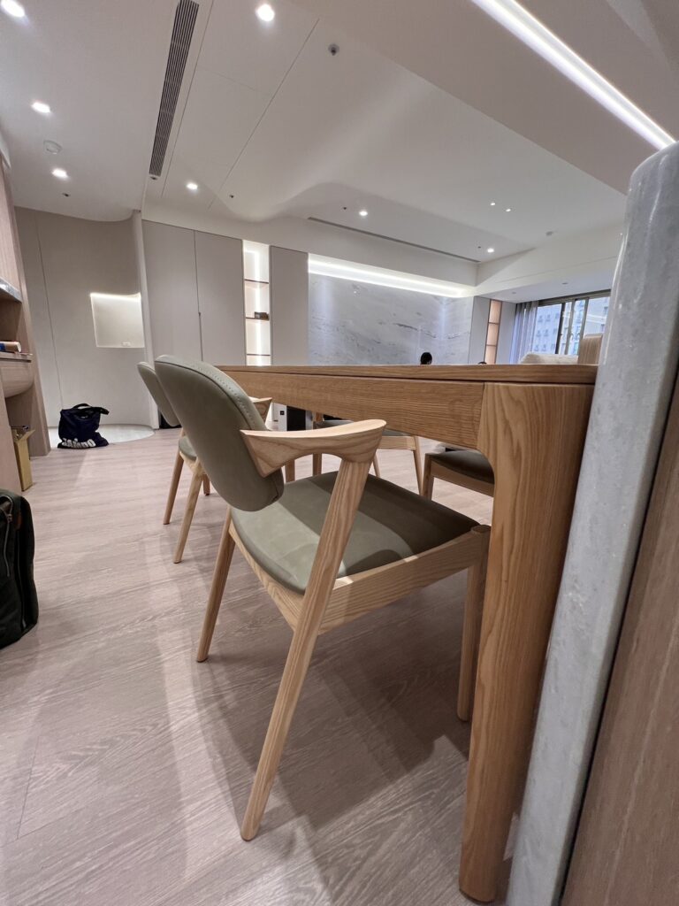 主臥空間有限，也能擁有舒適比例的客製化傢俱-7