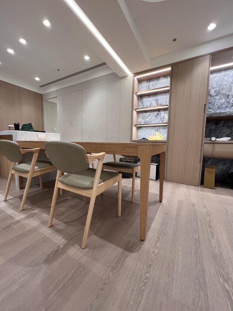 主臥空間有限，也能擁有舒適比例的客製化傢俱-8