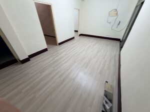 租屋空間也能安心升級｜不破壞原磁磚的塑膠地板施工紀錄