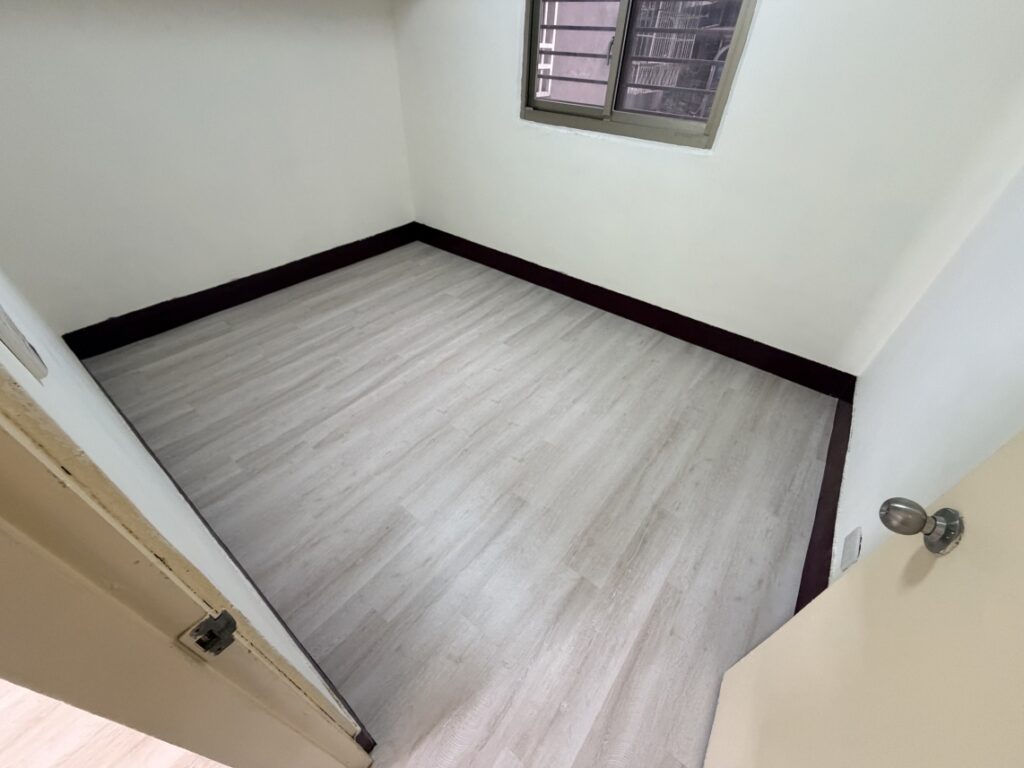 租屋空間也能安心升級｜不破壞原磁磚的塑膠地板施工紀錄-2